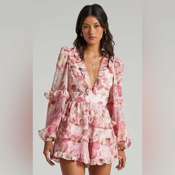 SHOWPO Liadi Playsuit Longsleeve Plunge Playsuit In Soft Floral - Picture 4 of 9